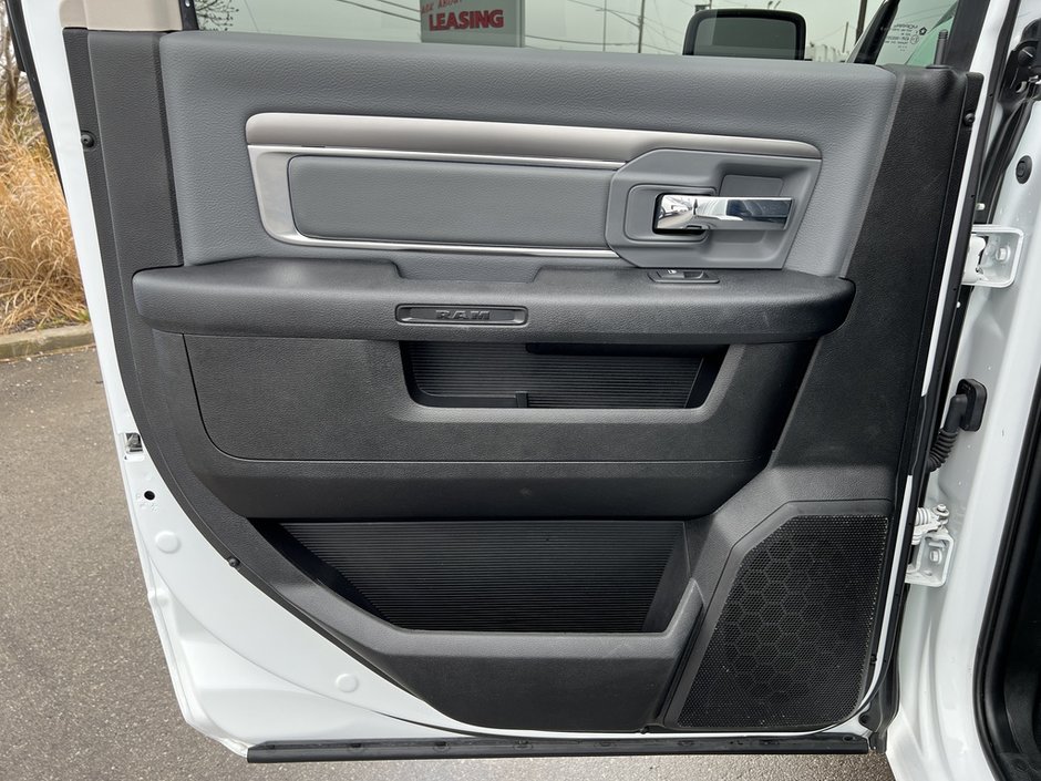 2023 Ram 1500 Classic SLT-34