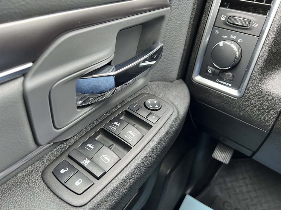 2023 Ram 1500 Classic SLT-14