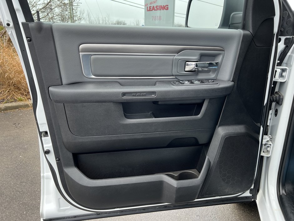 2023 Ram 1500 Classic SLT-8