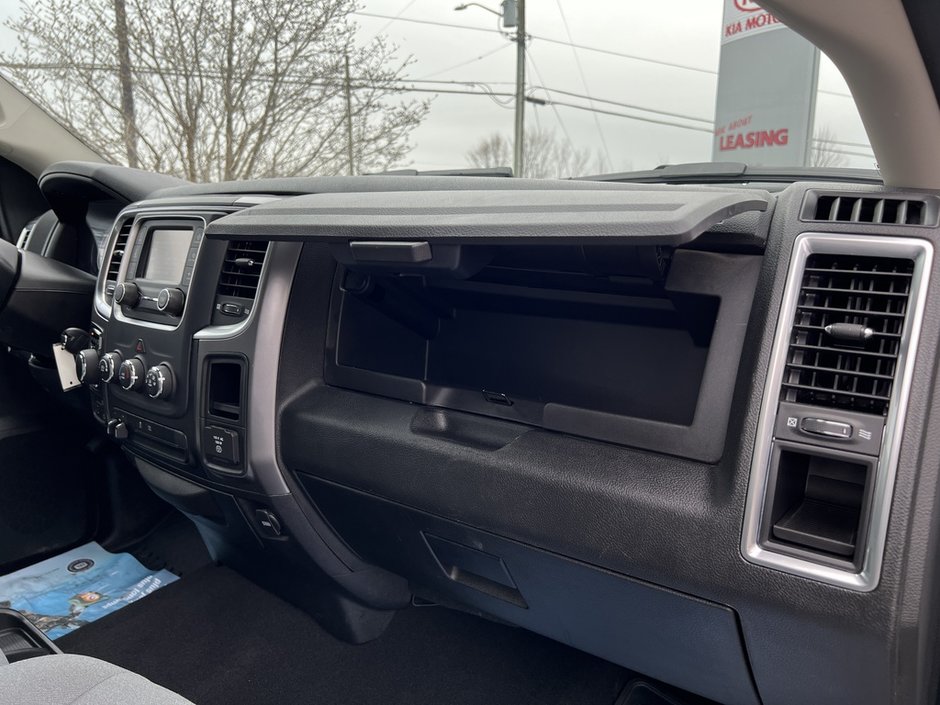 2023 Ram 1500 Classic SLT-33