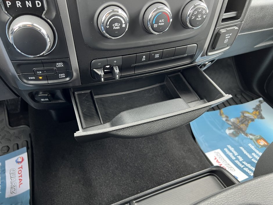 2023 Ram 1500 Classic SLT-28