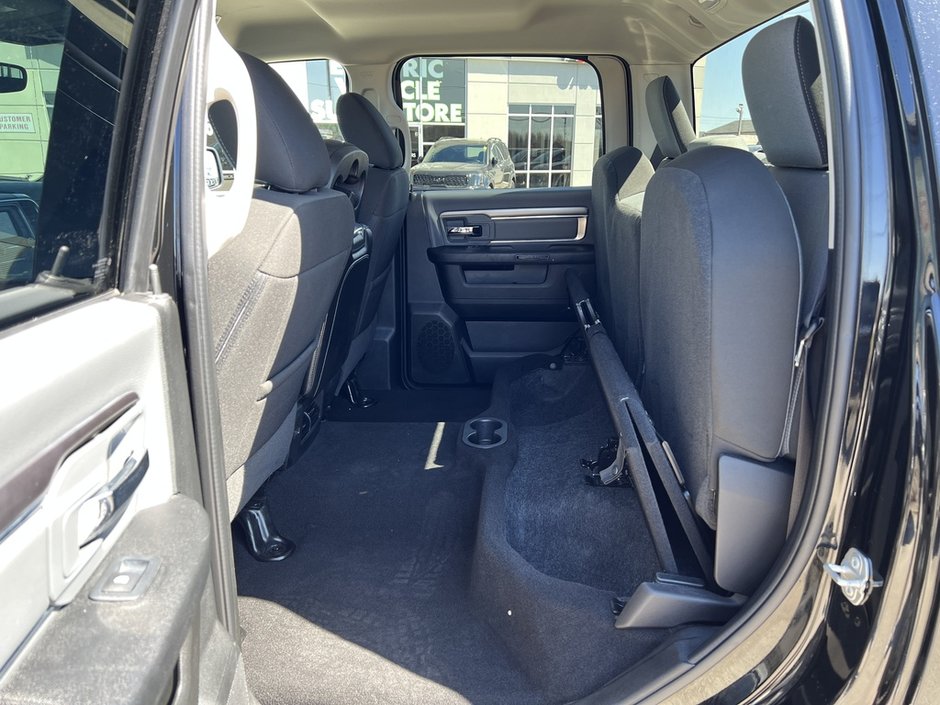 2023 Ram 1500 Classic SLT-34