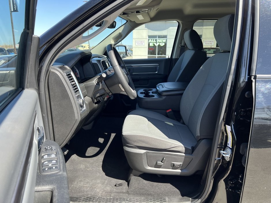 2023 Ram 1500 Classic SLT-8