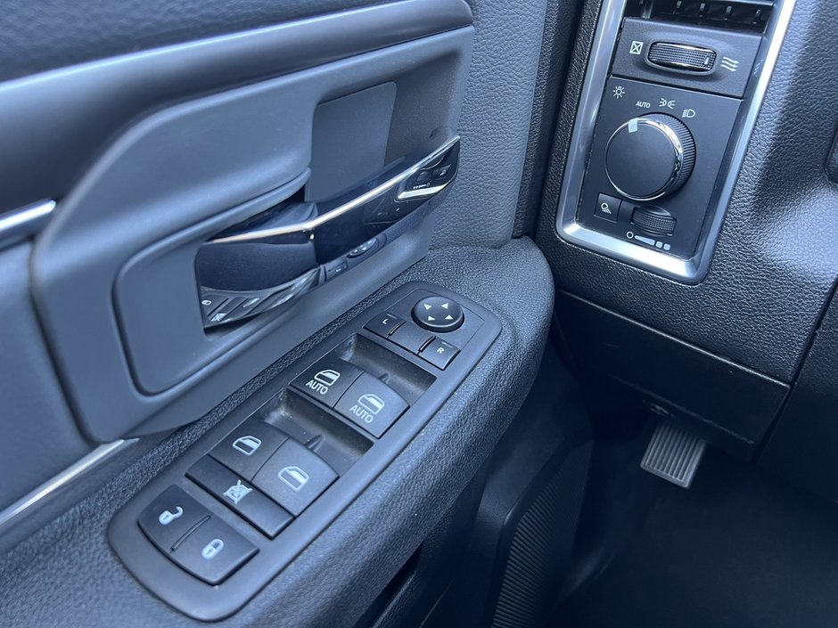 2023 Ram 1500 Classic SLT-13