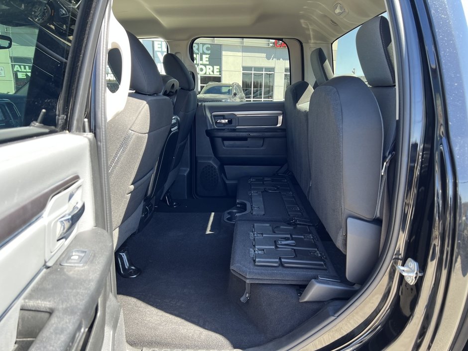 2023 Ram 1500 Classic SLT-35