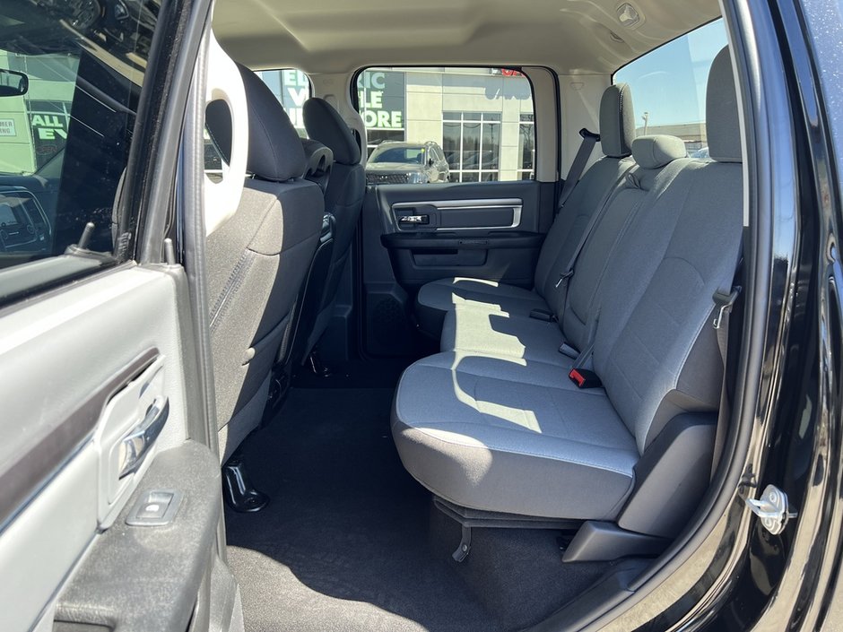 2023 Ram 1500 Classic SLT-32