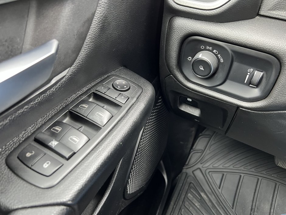 2020 Ram 1500 Tradesman-13