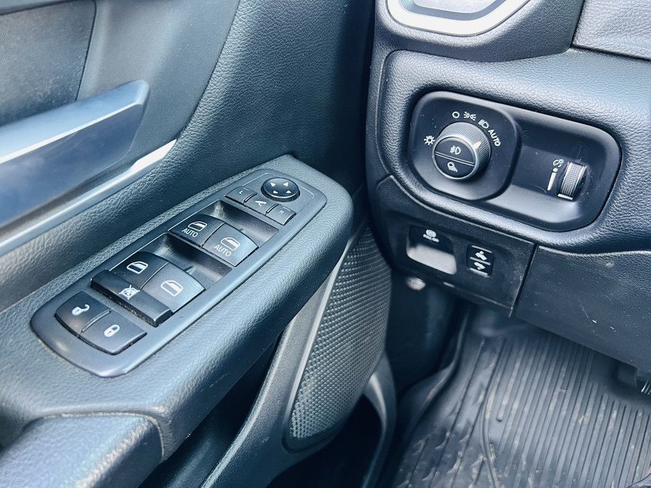 2020 Ram 1500 Big Horn-13