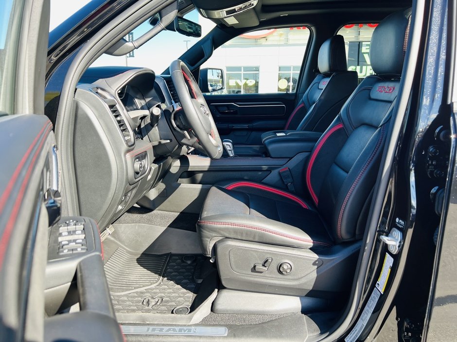 2025 Ram 1500 RHO 4X4-8