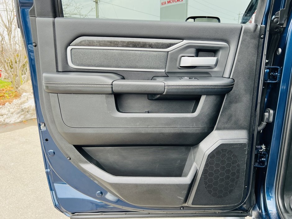 2022 Ram 3500 Big Horn 6.7L-44