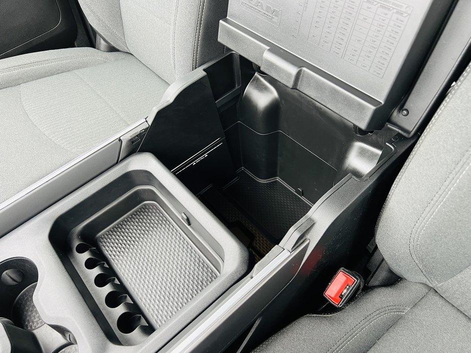 2022 Ram 3500 Big Horn 6.7L-42