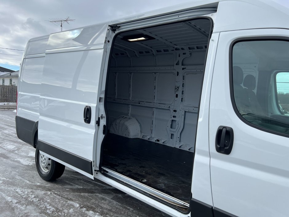 Ram ProMaster Cargo Van 3500 High Roof Ext 159 WB 2023-6