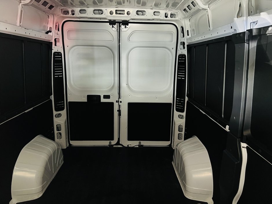 Ram ProMaster Cargo Van Tradesman 2025-33