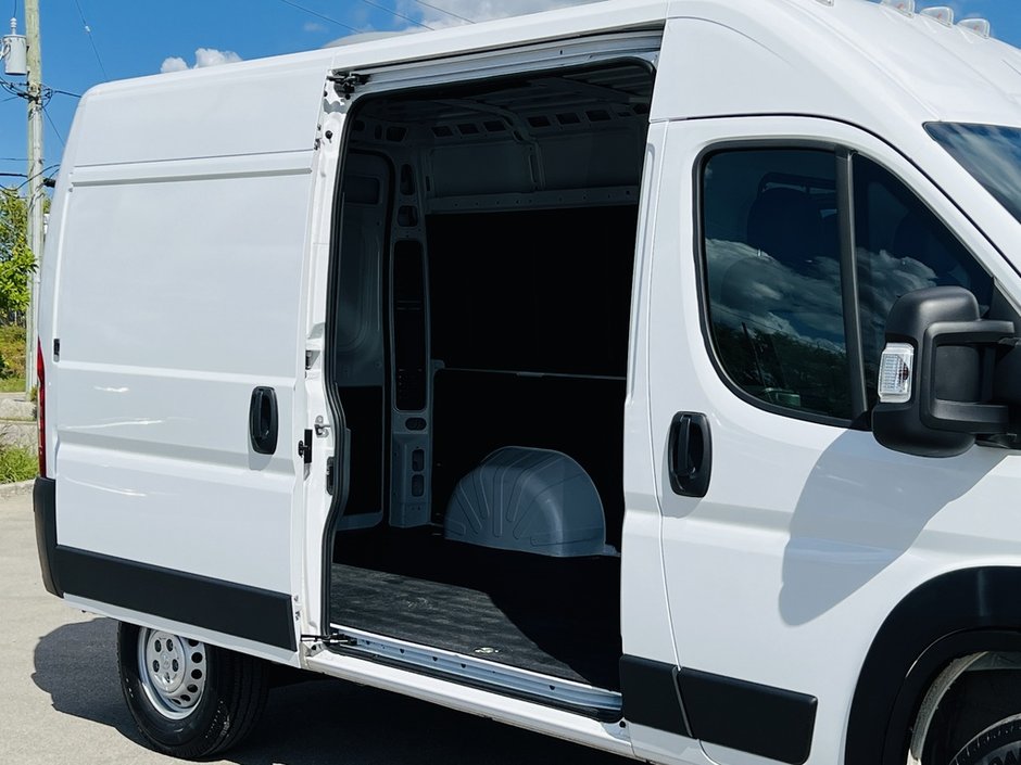 Ram ProMaster Cargo Van Tradesman 2025-32