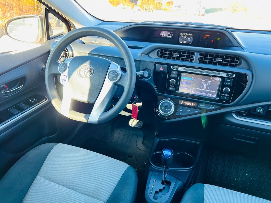 Toyota Prius c Technology 2015-19