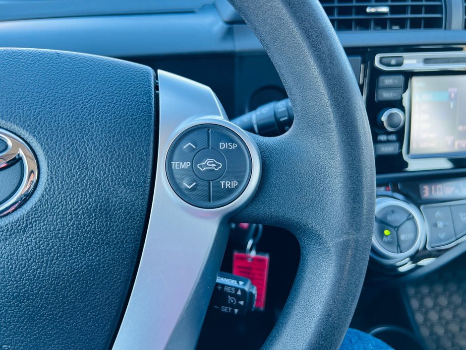 Toyota Prius c Technology 2015-18