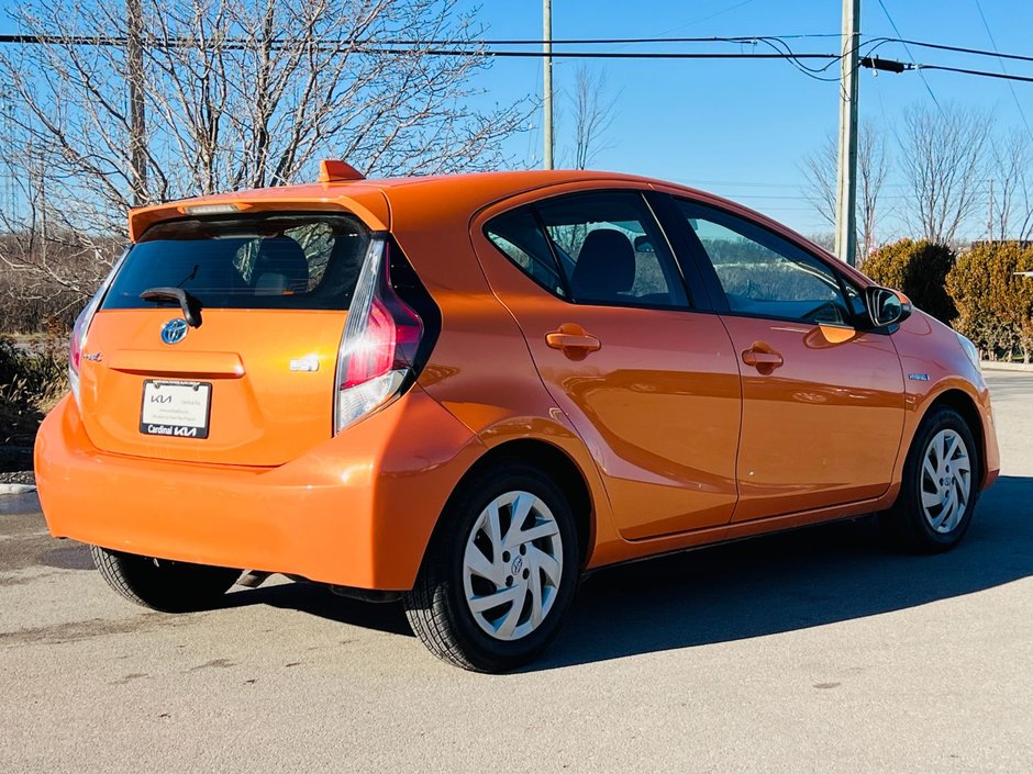Toyota Prius c Technology 2015-2