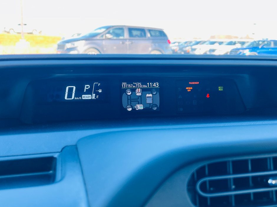 Toyota Prius c Technology 2015-16