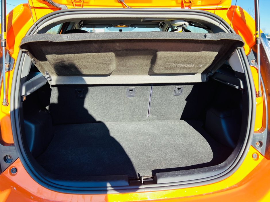 Toyota Prius c Technology 2015-30