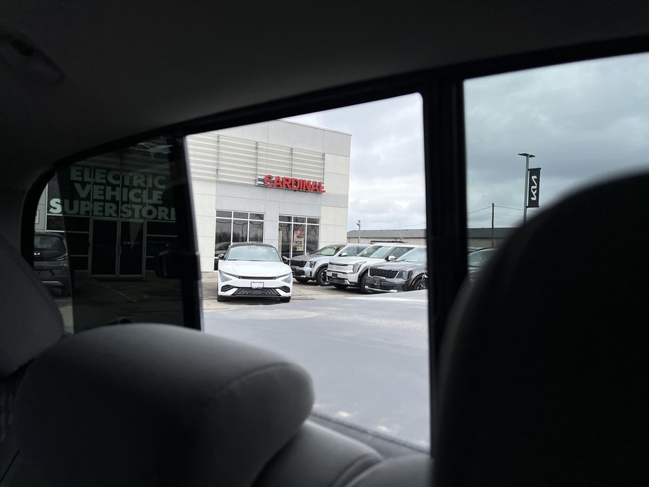 2020 Toyota Tacoma V6 4x4-35