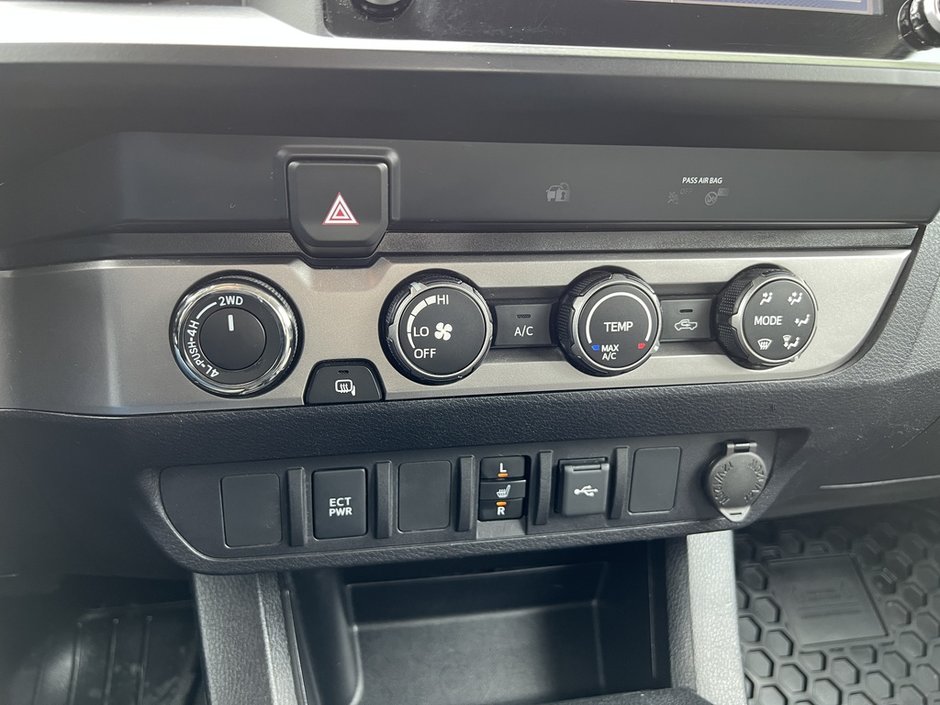 2020 Toyota Tacoma V6 4x4-28
