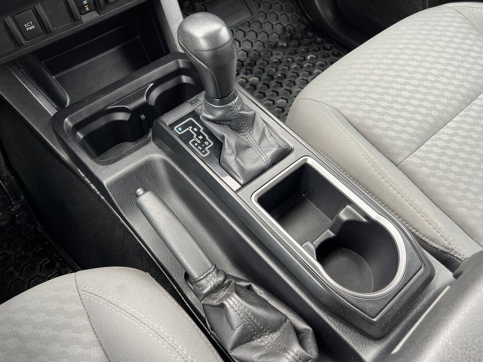 2020 Toyota Tacoma V6 4x4-29