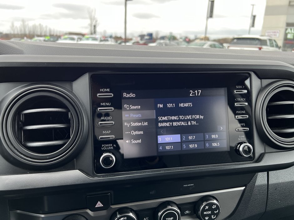 2020 Toyota Tacoma V6 4x4-23