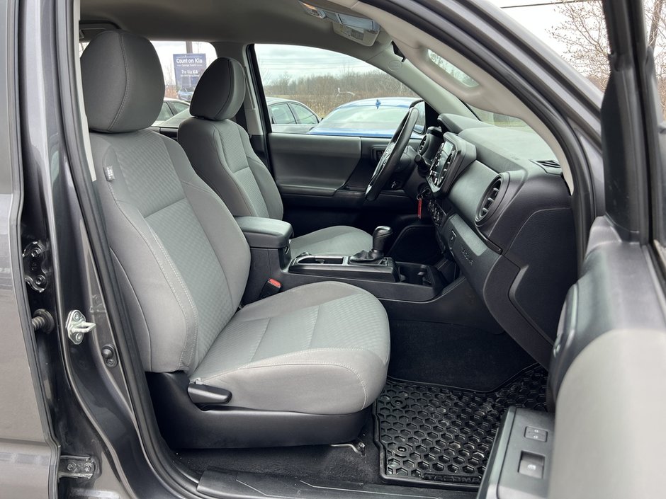 2020 Toyota Tacoma V6 4x4-10