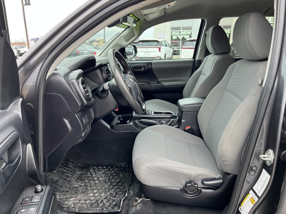2020 Toyota Tacoma V6 4x4-9