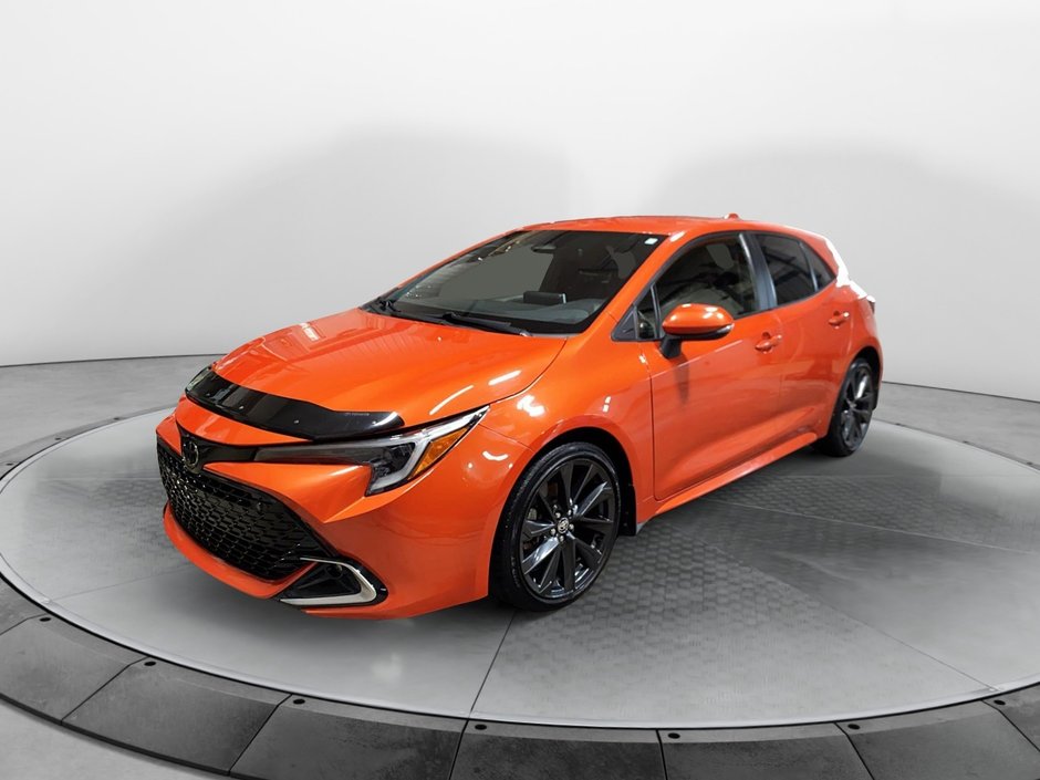 2023 Toyota Corolla Hatchback in Sept-Îles, Quebec - w940px