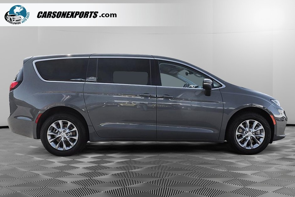 2023 Chrysler Pacifica Touring-L,-3