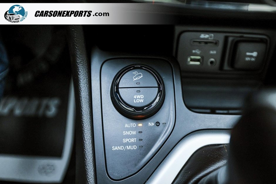 2017 Jeep Cherokee Overland-32