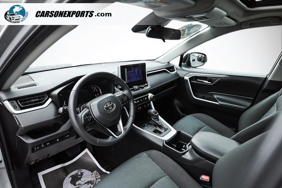 2025 Toyota RAV4 XLE-13