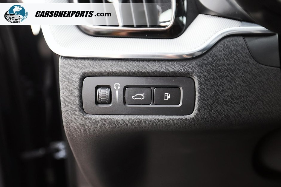 2019 Volvo XC60 Hybrid T8 R-Design-25