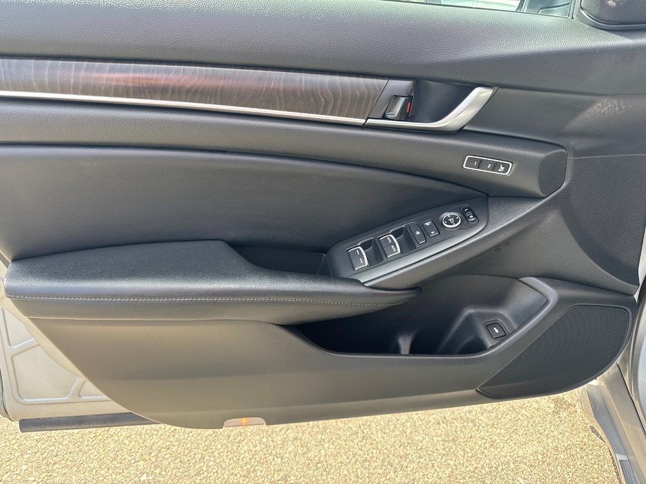 2018 Honda Accord Touring 2.0T-12