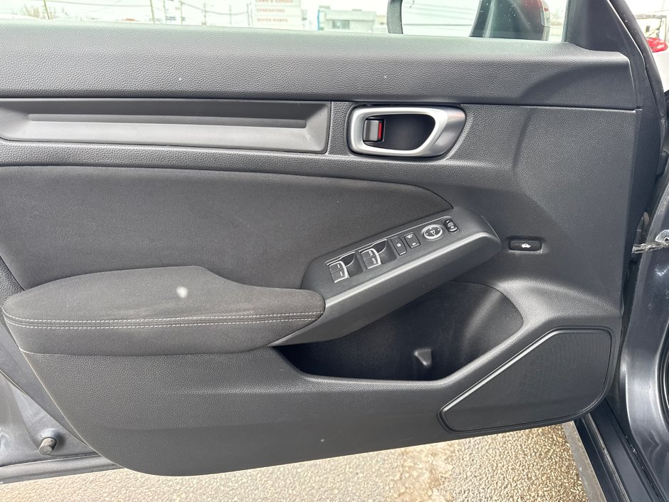 2022 Honda Civic LX-8