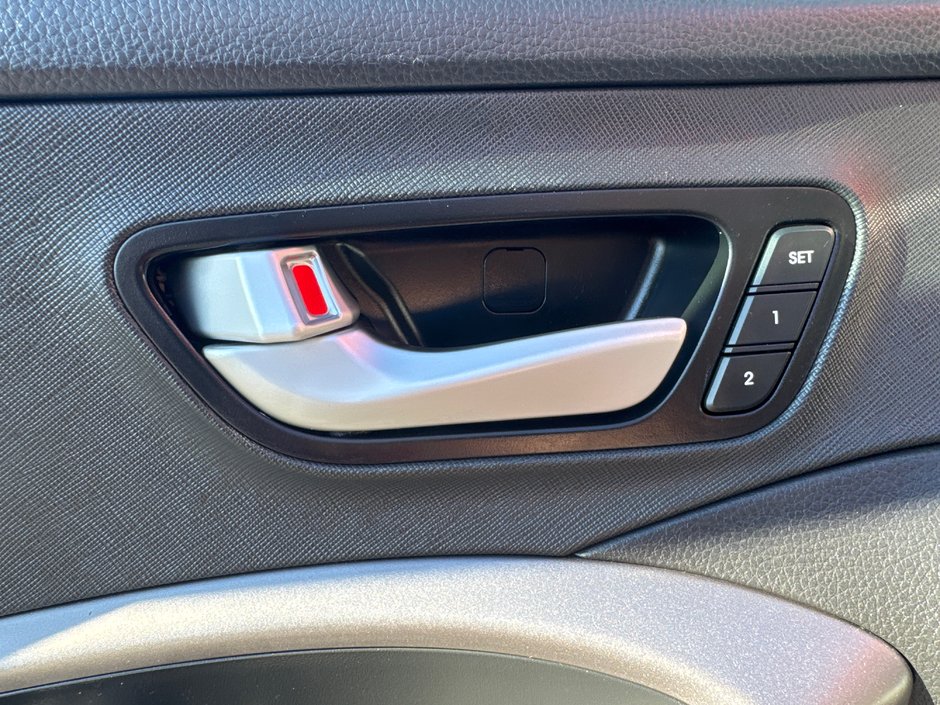 2016 Hyundai Santa Fe Sport 2.0T Limited-13