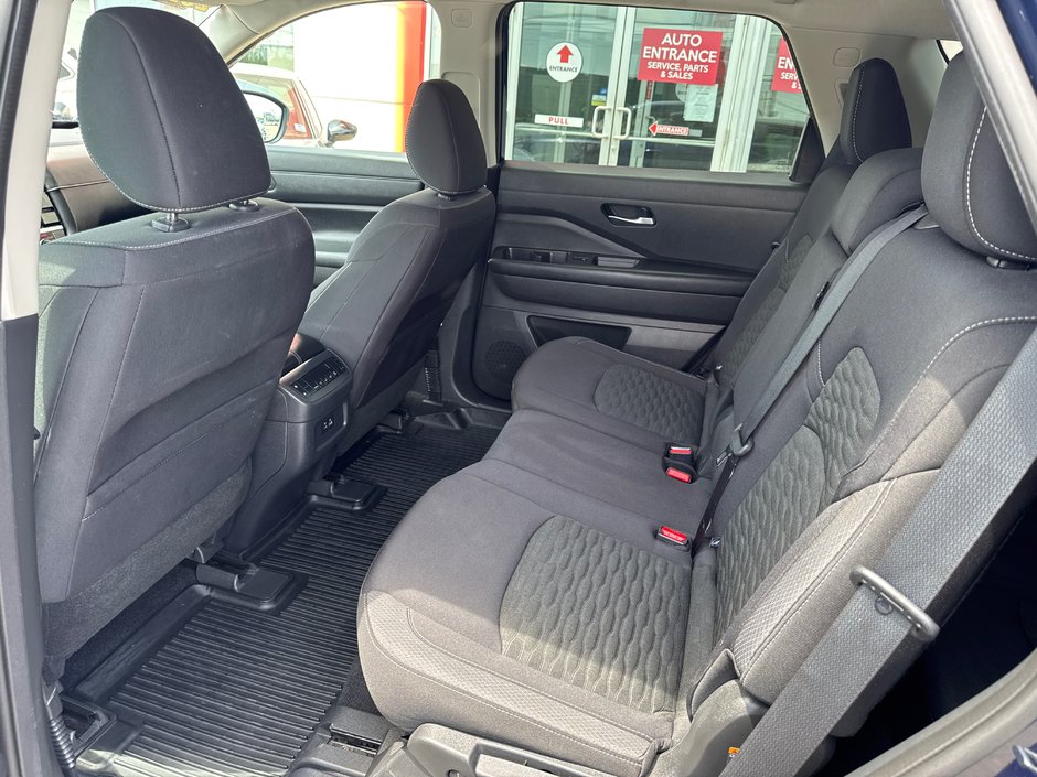 2022 Nissan Pathfinder S-8