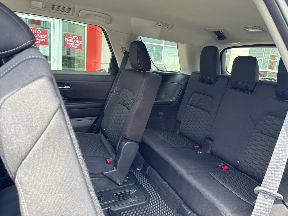2022 Nissan Pathfinder S-9