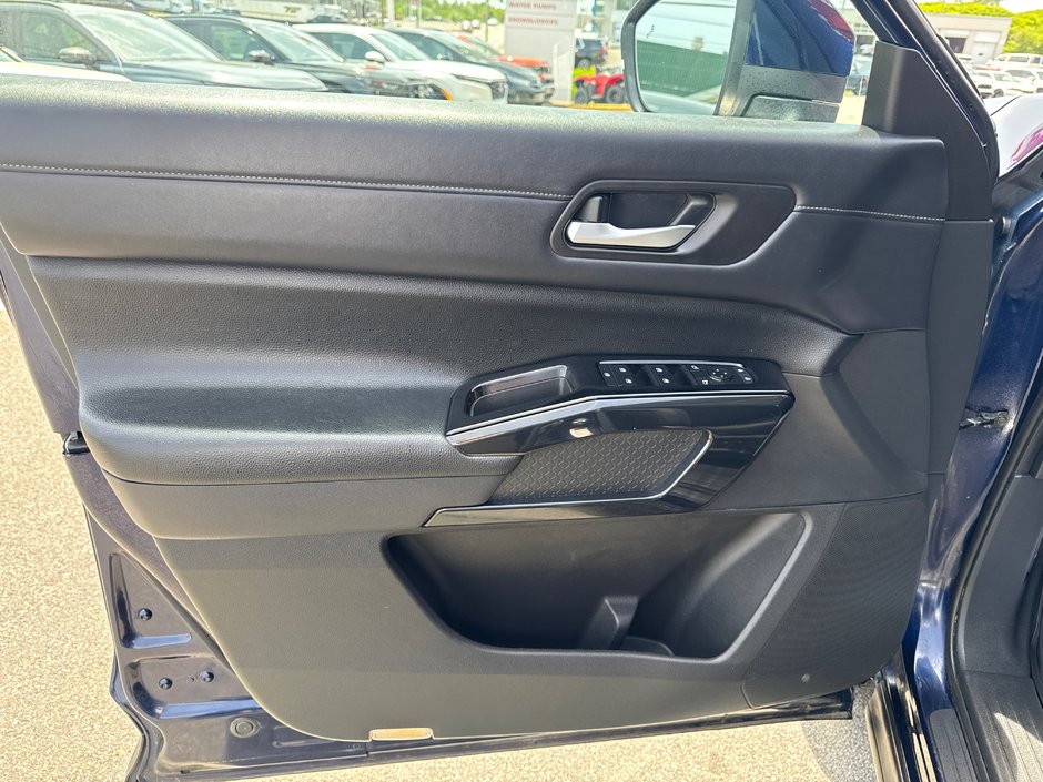 2022 Nissan Pathfinder S-26