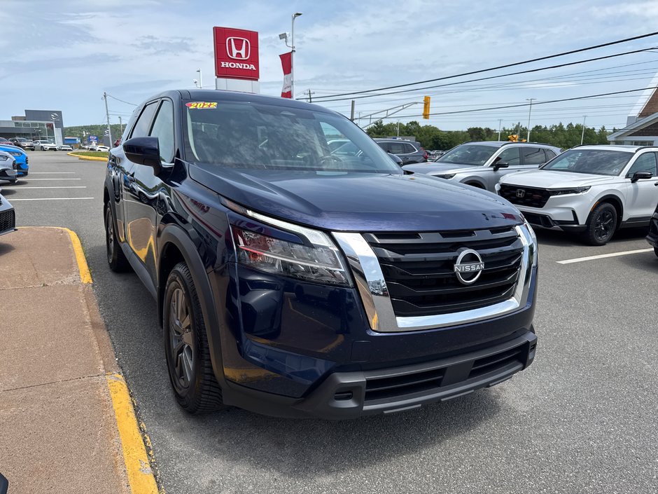 2022 Nissan Pathfinder S-2
