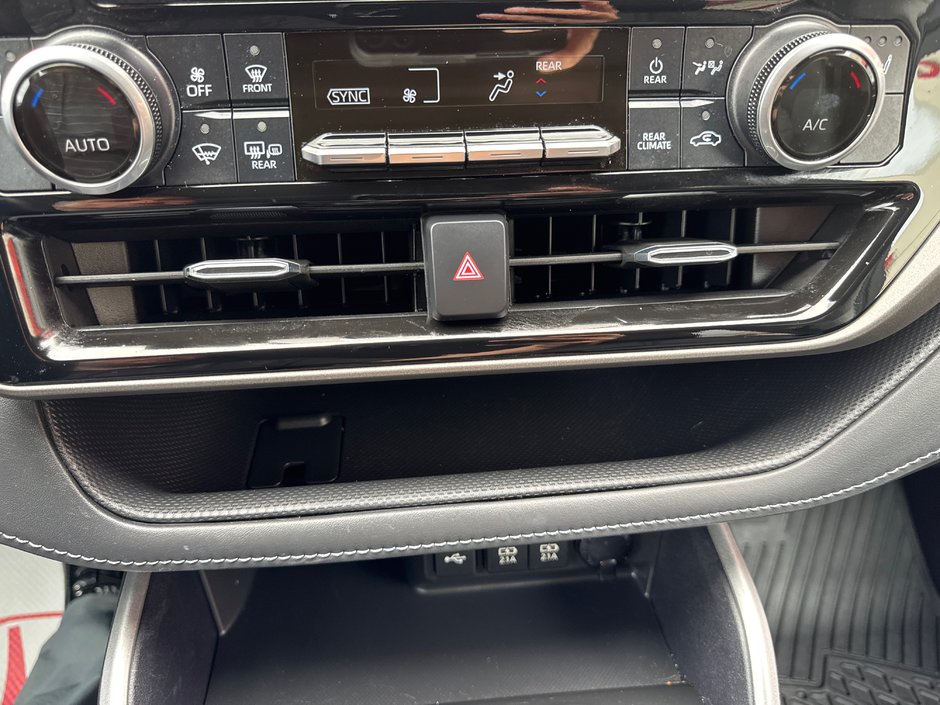 2021 Toyota Highlander XLE-25