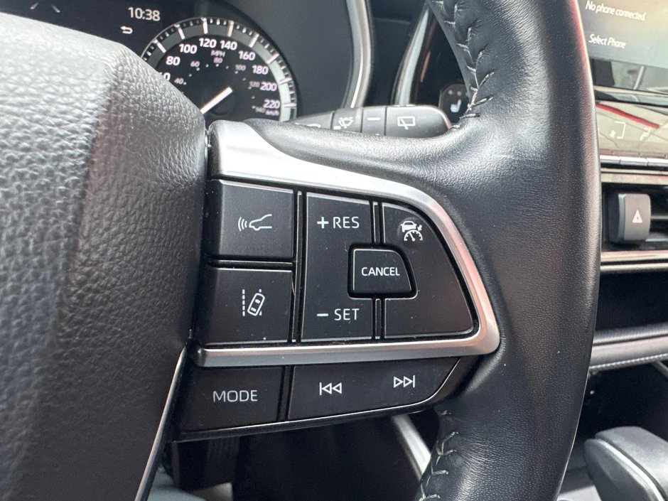 2021 Toyota Highlander XLE-32