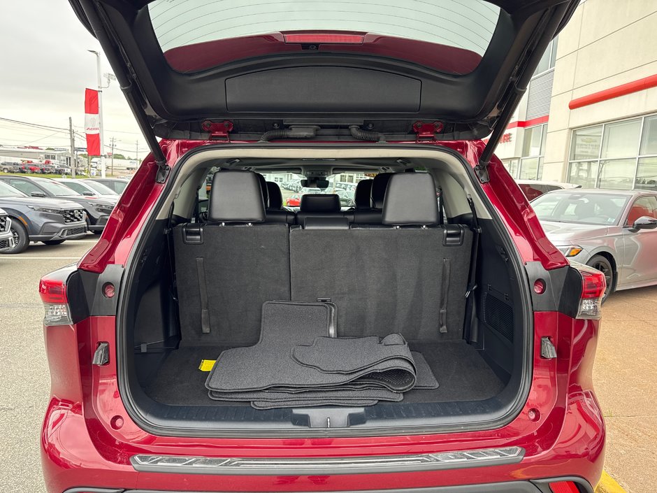 2021 Toyota Highlander XLE-8