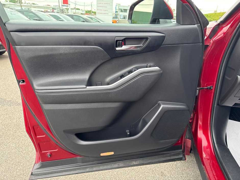 2021 Toyota Highlander XLE-14