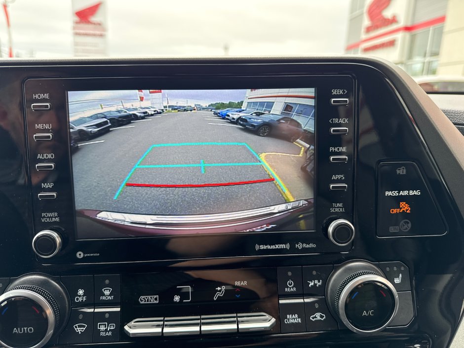 2021 Toyota Highlander XLE-24