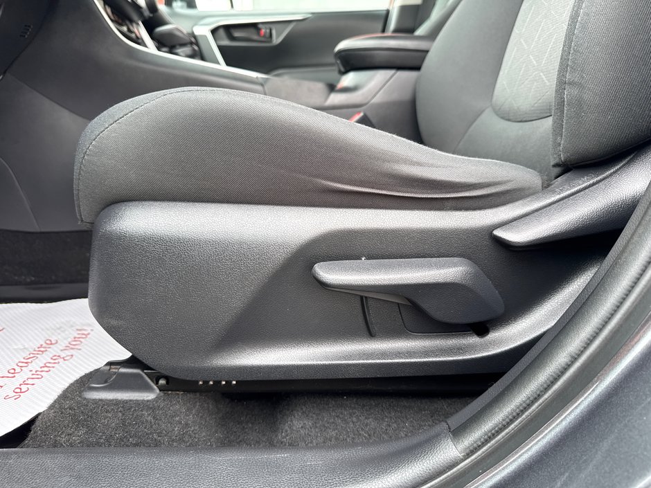 2021 Toyota RAV4 LE-13