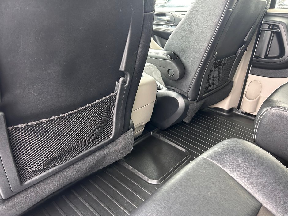 2019 Dodge Grand Caravan SXT Premium Plus-19