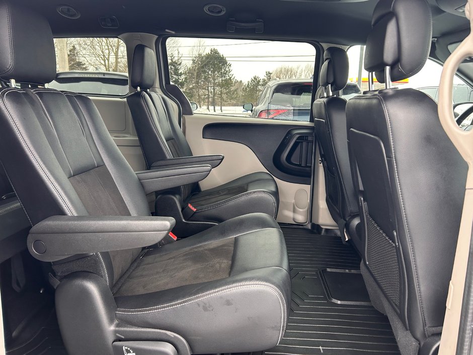 2019 Dodge Grand Caravan SXT Premium Plus-16