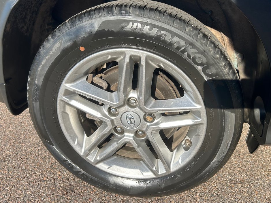 2022 Hyundai Kona Essential AWD-14